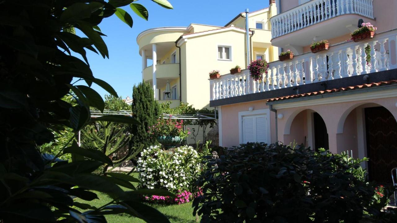 Apartments Ravlic Malinska Exterior foto